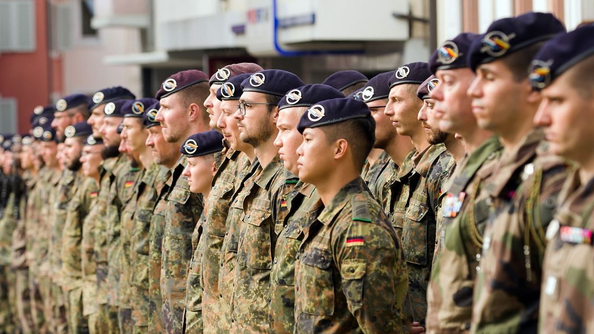 17 September 2022, Baden-Wuerttemberg, Müllheim: Soldiers of the Franco-German Brigade stand on Markgräfler Platz in Müllheim, Baden, during the 30th anniversary celebrations of the location. The Franco-German Brigade has been jointly led by Germany and France since its establishment in 1989.(to dpa "Franco-German Brigade celebrates anniversary of location") Photo: Thomas Reichelt/dpa (Photo by Thomas Reichelt/picture alliance via Getty Images)