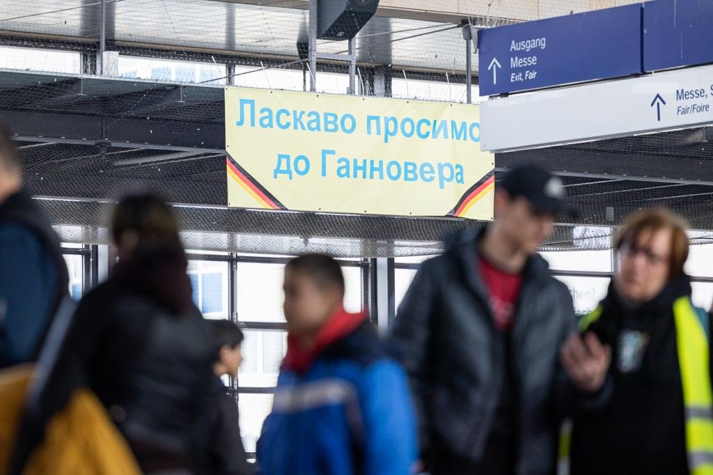 Last special train with Ukraine refugees arrives at Messbahnhof station