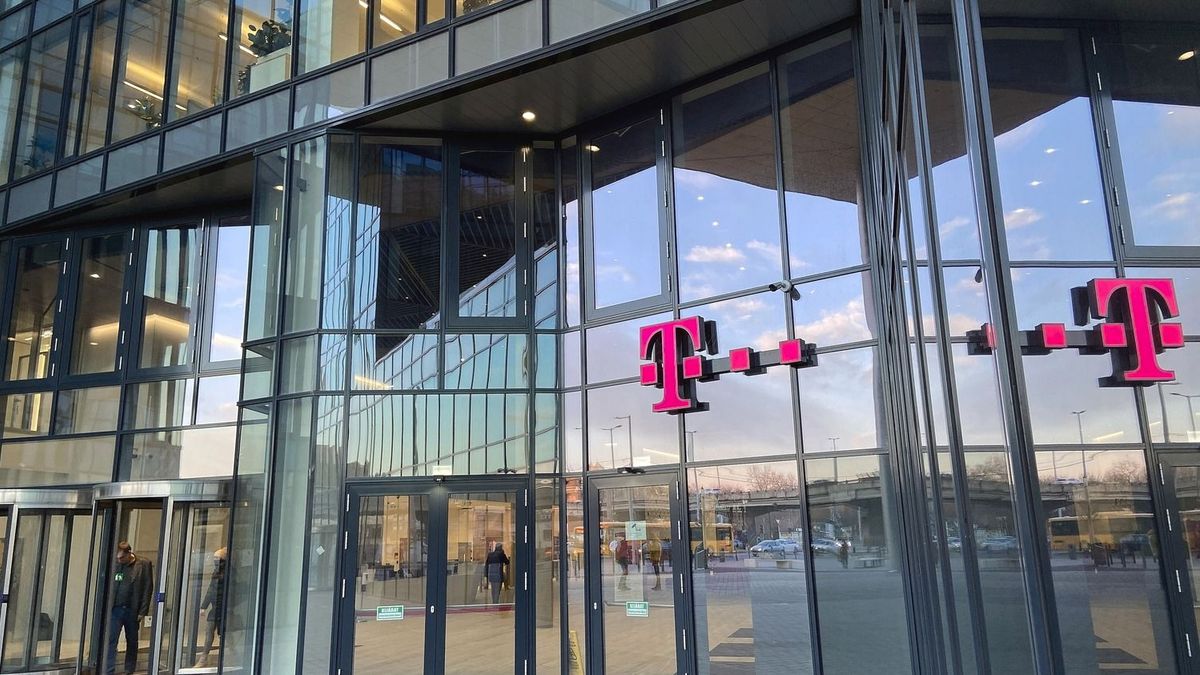 Brutális céláremelés érkezett a Telekomra, 100 milliós forgalommal pattant a részvény