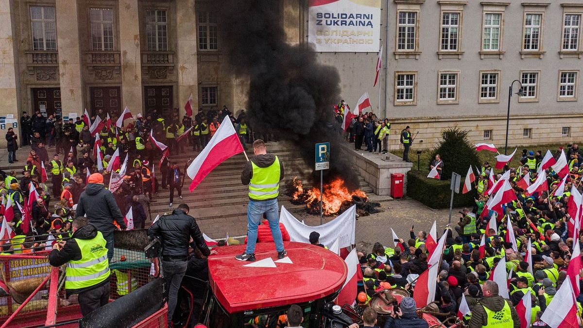 Polish farmers block Wroclaw as protests continue lengyel