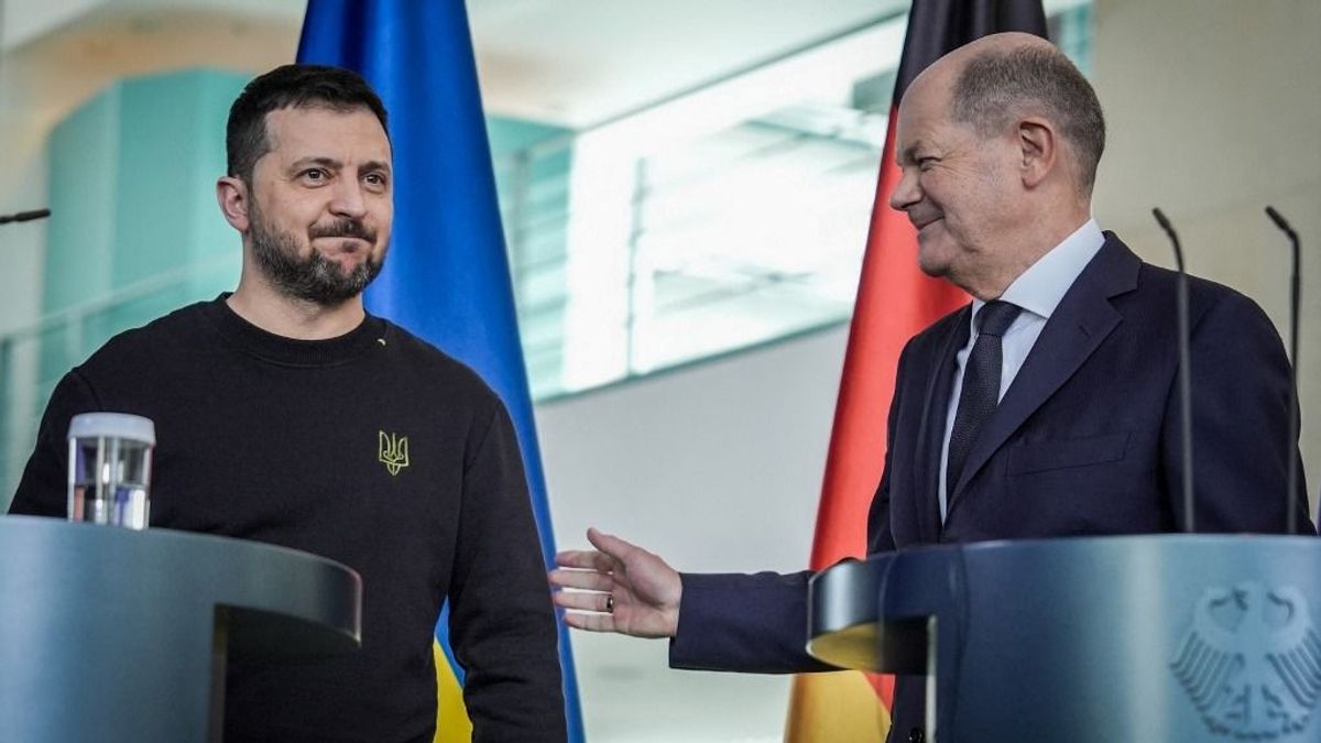 Olaf Scholz kancellár védelmet és sok pénzt ígért Volodimir Zelenszkij ukrán elnöknek
