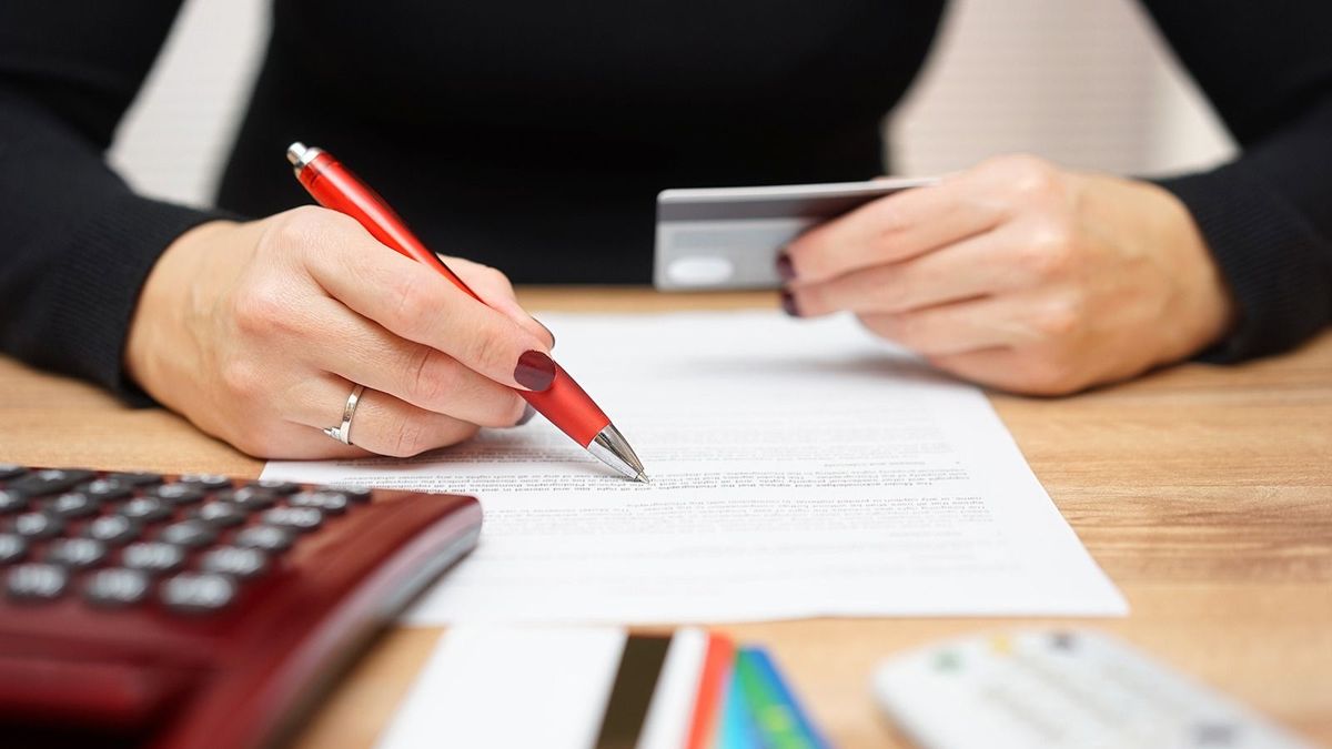 Hiába fogynak a bankfiókok, nagyon kellenek a tanácsadók – dúskálhatnak a jobbnál jobb ajánlatok között a jelentkezők