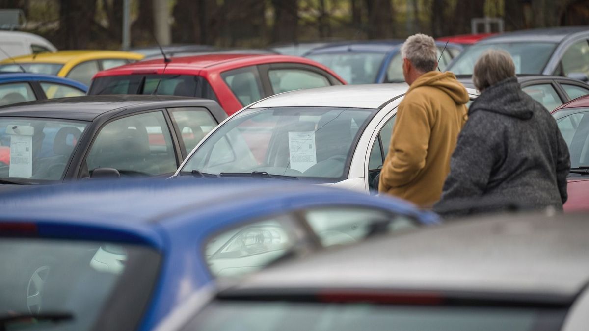 Felpörgött az év elején a magyar használtautó-piac - Az olcsó járműveket és a hibrideket keresik