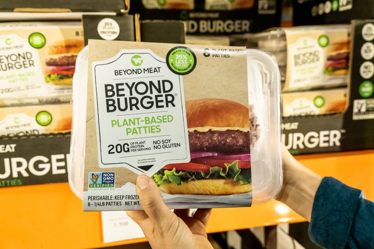Beyond Meat Los,Angeles,,Ca/usa,02/05/2020,Shopper's,Hand,Holding,A,Package,Of