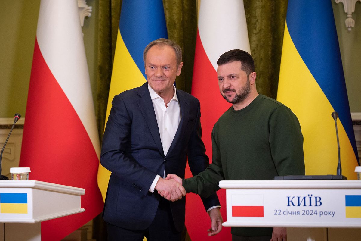 In this handout photograph taken and released by Ukrainian presidential press service on January 22, 2024, Ukraine's President Volodymyr Zelensky (R) shakes hands with Poland's Prime Minister Donald Tusk (L) during a press conference following their talks in Kyiv. (Photo by Handout / UKRAINIAN PRESIDENTIAL PRESS SERVICE / AFP) / RESTRICTED TO EDITORIAL USE - MANDATORY CREDIT "AFP PHOTO / HANDOUT / UKRAINIAN PRESIDENTIAL PRESS SERVICE " - NO MARKETING NO ADVERTISING CAMPAIGNS - DISTRIBUTED AS A SERVICE TO CLIENTS