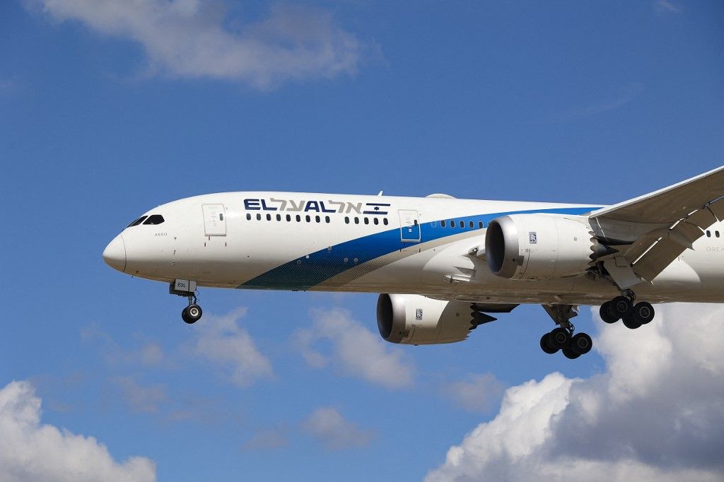 El Al Israel Airlines Boeing 787 Dreamliner Arriving At London Heathrow Airport