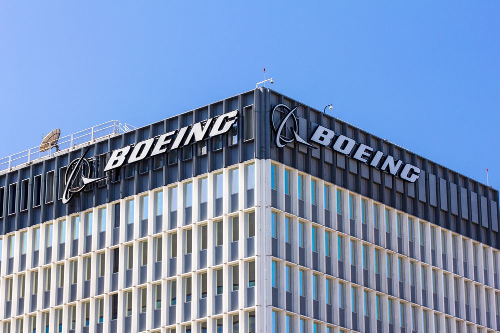 Boeing 
 El,Segundo,,Ca/usa,-,March,7,,2015:,Boeing,Manufactuing,Facility.
Az amerikai Boeing repülőgépgyártó turbulens hónapokon van túl. 