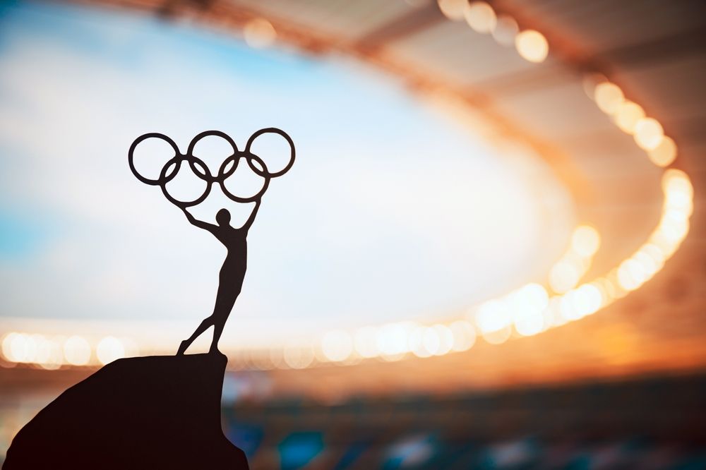 Paris,,France,,July,7,,2023:,Iconic,Gesture:,Statue,Of,Athletics
Maréknyi orosz sportolóra számít a NOB alelnöke.
