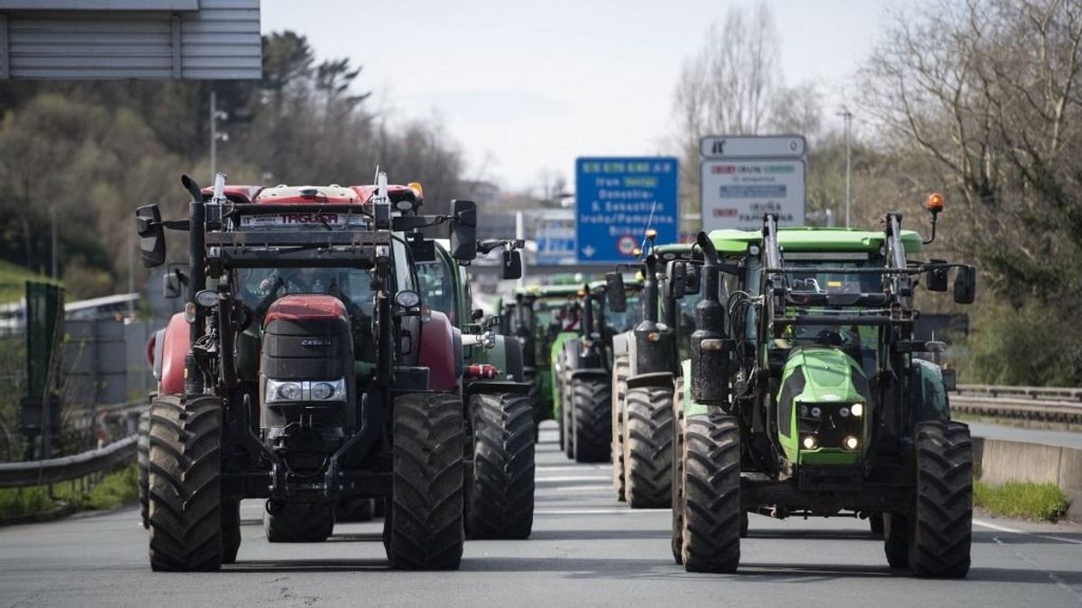 A gazdák blokkolják a Spanyolország és Franciaország határát átszelő autópályát