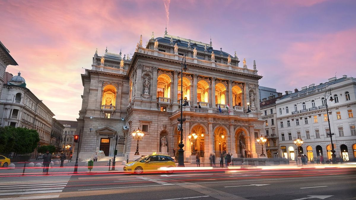 Budapest,,Hungary,-,12.05.2022:,The,Hungarian,Royal,State,Opera,House