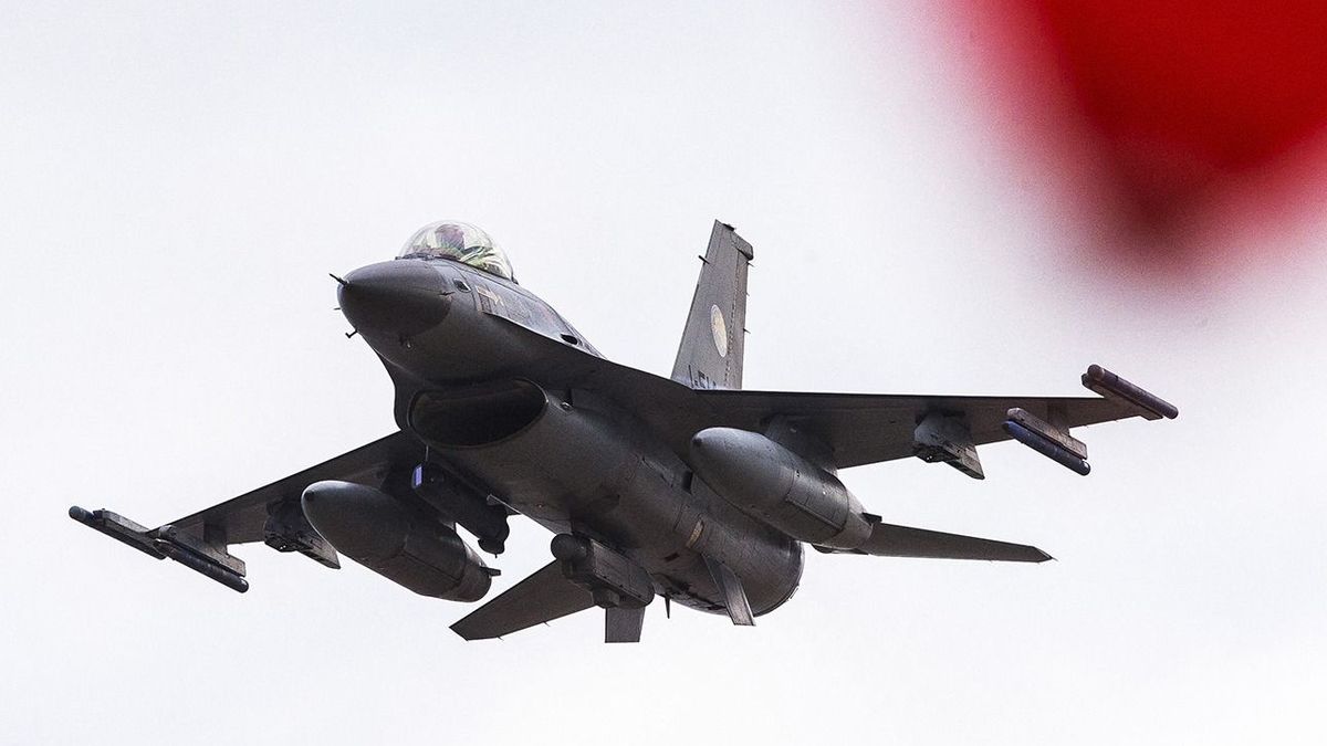 Hollandia F–16-osokhoz szükséges lőszerekkel segíti Ukrajnát