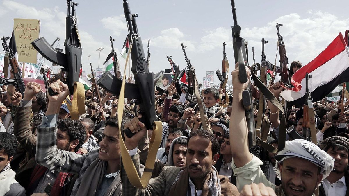 A húszik rakétákat lőttek ki Izraelre és egy tankerhajóra