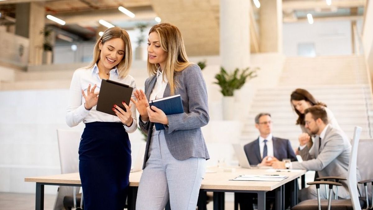 A vártnál sokkal több új munkahely jött létre Amerikában, lejtőre került a dollár