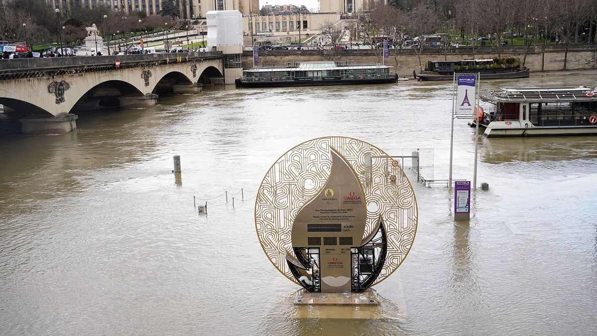 Épülnek a párizsi olimpia ideiglenes helyszínei a fő látványosságok körül
