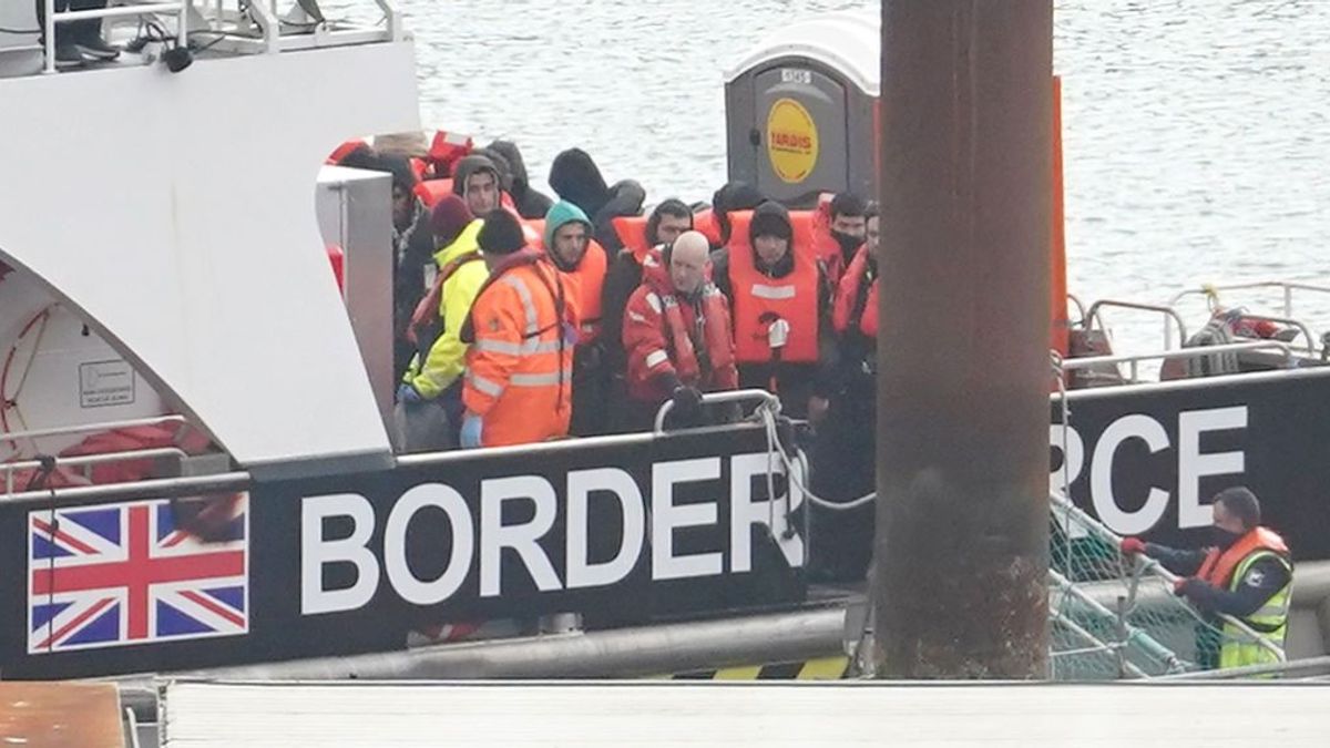 A britek megfizetik a migránsokat, hogy Ruandába menjenek