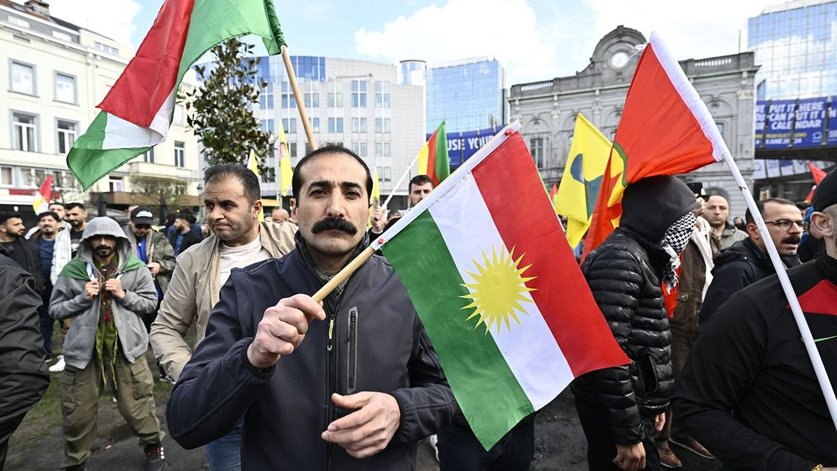 Importált háború: Kurd tüntetések Svájcban - elítélik a belgiumi rasszista támadásokat