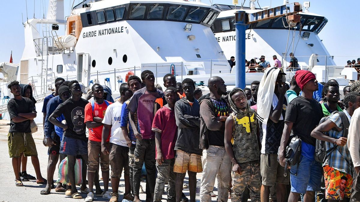 Még a tavasz vége előtt megnyithatják a migránstáborokat