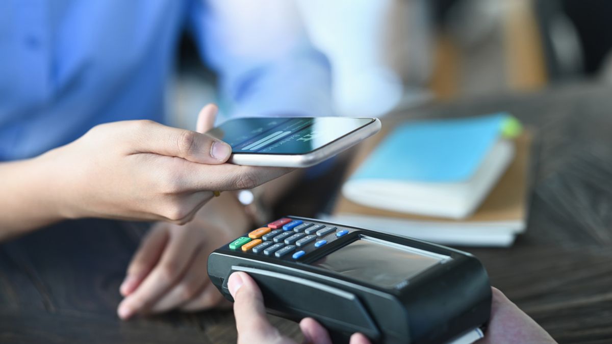 Egyre kevesebb pénzt vesznek fel a magyarok ATM-ekből, a mobiltárca viszont mindent visz