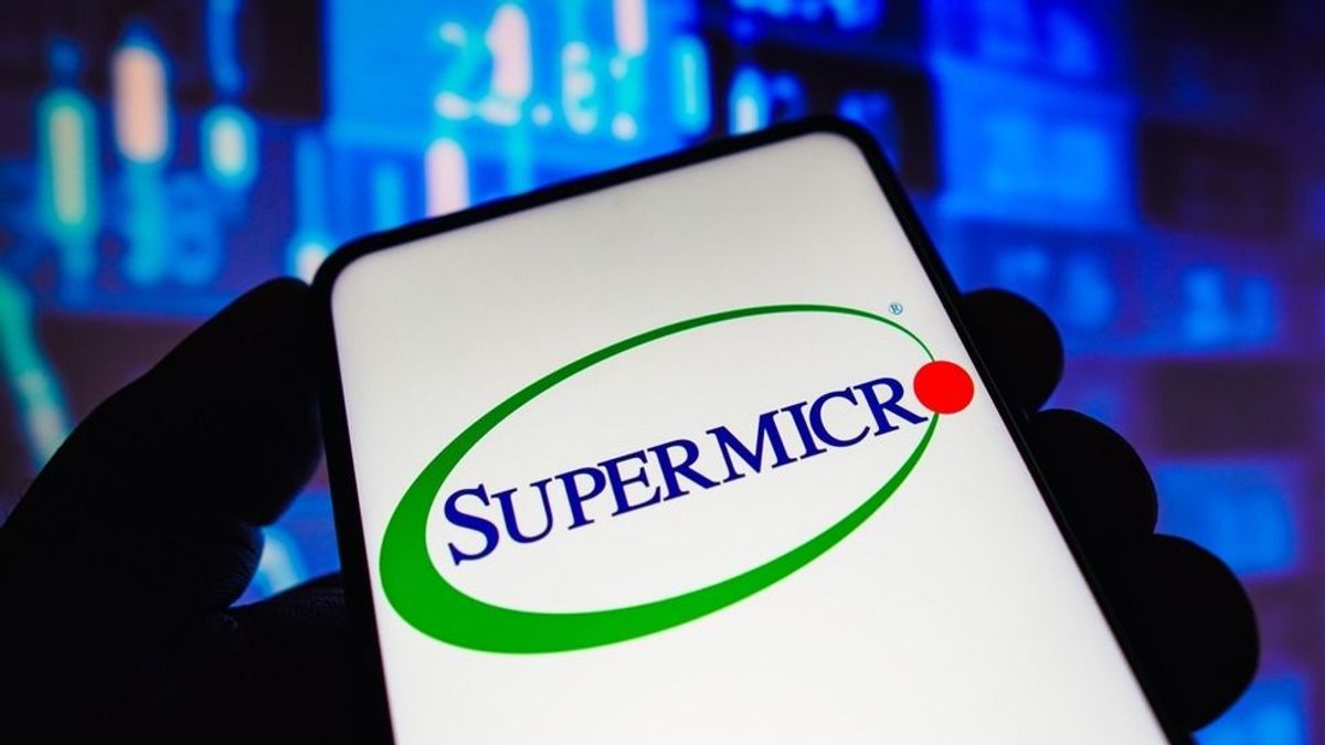 Maga alatt vágja a fát a Supermicro