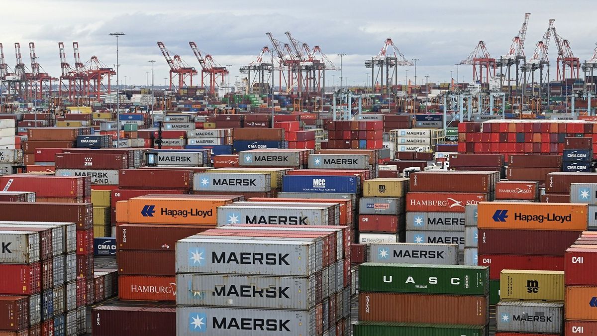 Nem jelzett kommunikációs felszerelést találtak a kínai darukon az amerikaiak