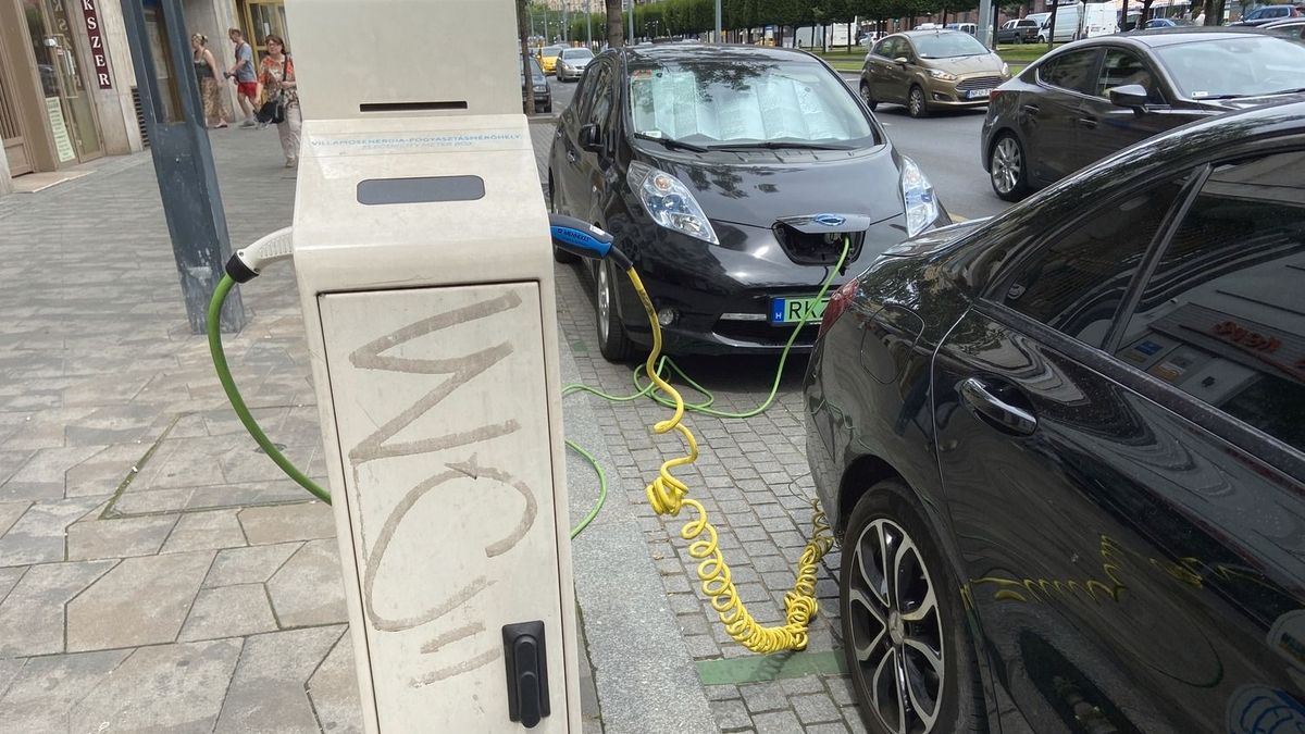 Terjed az elektromos autó, de a javítási költségek még nagy kockázatot jelenthetnek