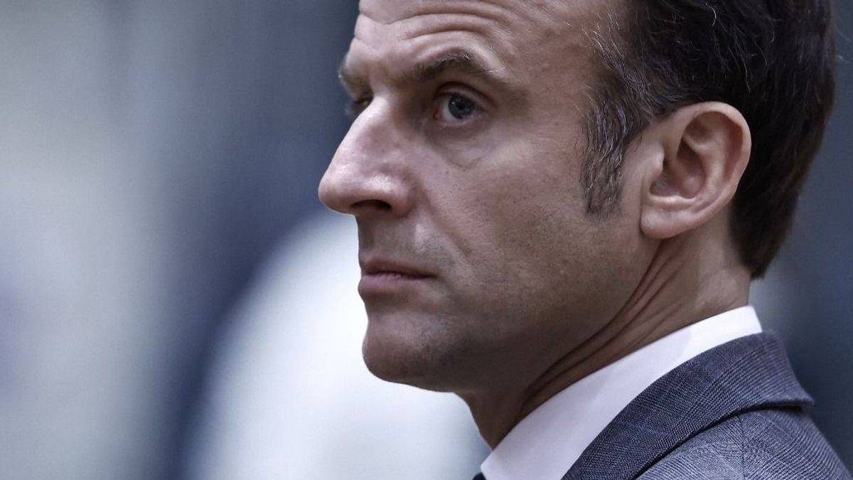 Macron már nem csak szavakkal keménykedik
