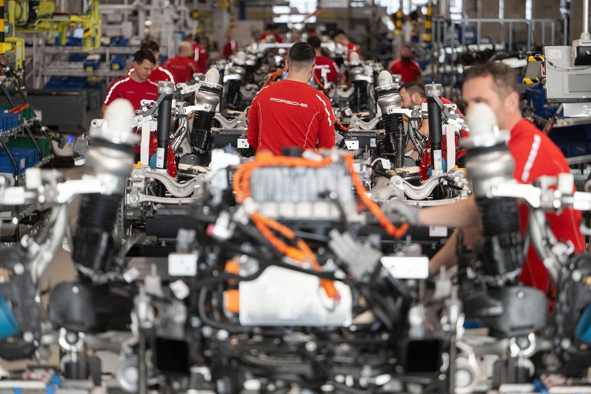 Porsche AG - Taycan production