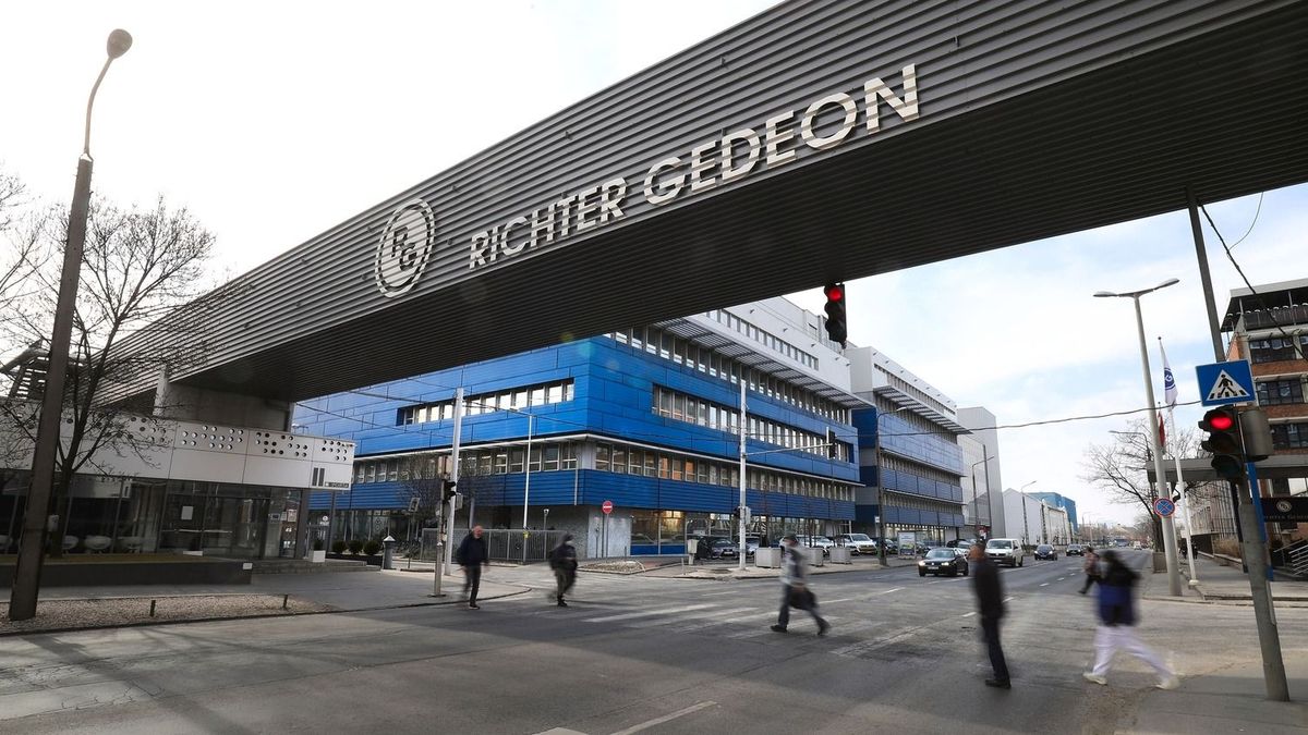 Bennfentesek shortolják a Richter-papírokat