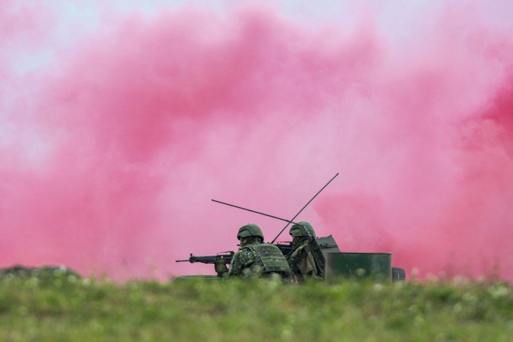 Army soldiers take part in an anti-infiltration exercise in Taitung on January 31, 2024. (Photo by Sam Yeh / AFP)