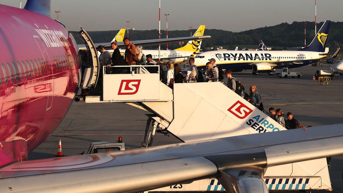 Özönlenek az utasok a Wizz Airhez és a Ryanairhez is
