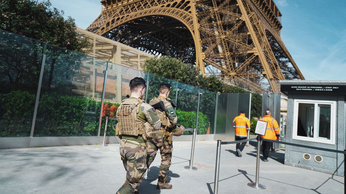 A legmagasabb szinten a francia terrorkészültség, az USA riasztotta a polgárait