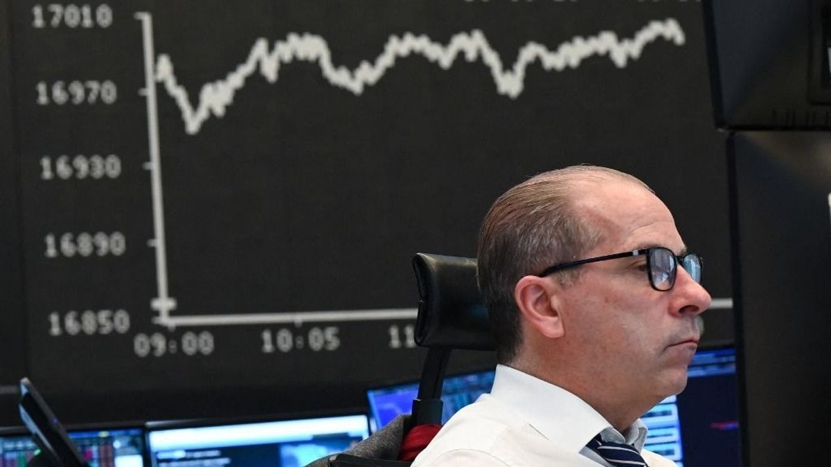 Budapest zárva, de a világ piacain zajlik az élet - Egyre jobb színben a forint