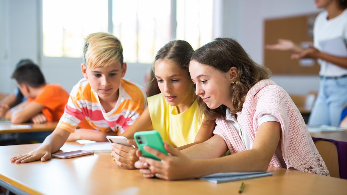 Ennyi volt, eltiltották a gyerekeket a TikToktól, az Instagramtól és a Facebooktól