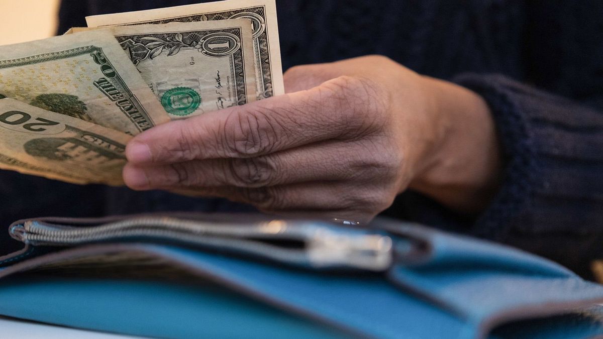 Egyre több amerikai használja bankautomataként a nyugdíjszámláját