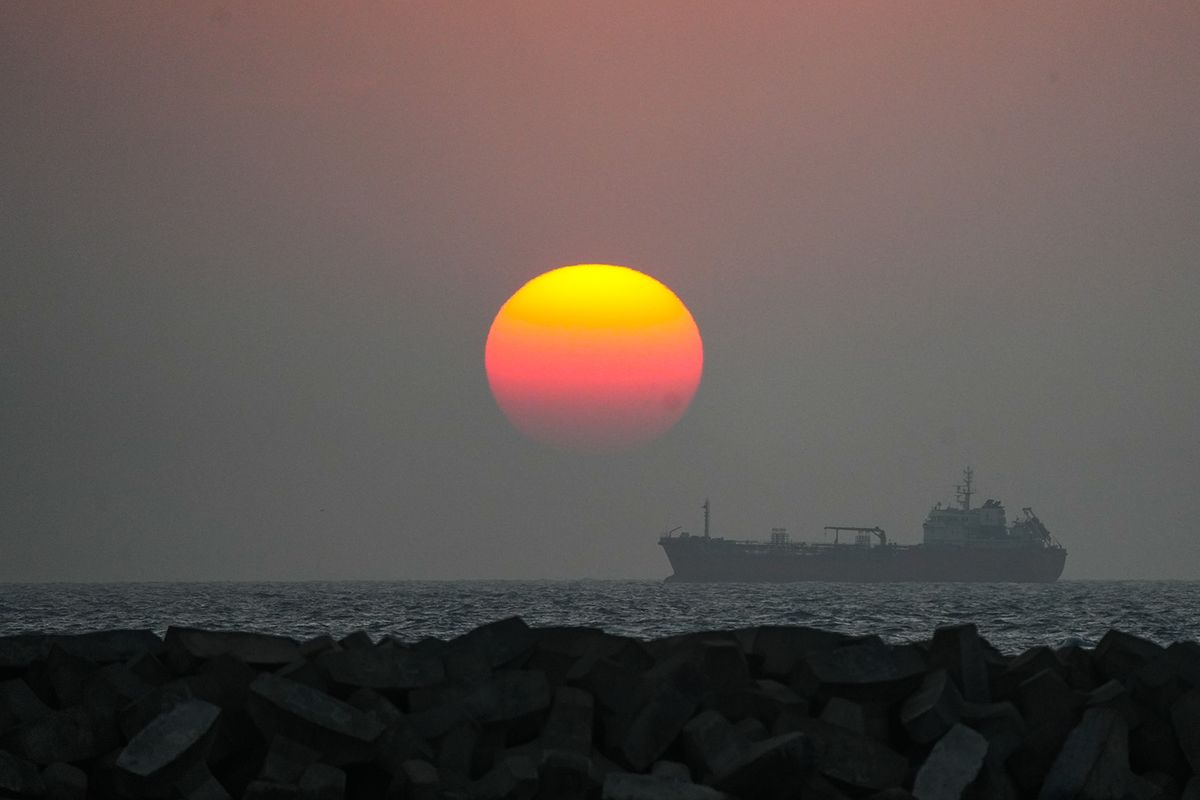 An oil tanker is moving on the sea at sunset in Colombo, Sri Lanka, on January 25, 2024. (Photo by Thilina Kaluthotage/NurPhoto) (Photo by Thilina Kaluthotage / NurPhoto / NurPhoto via AFP)