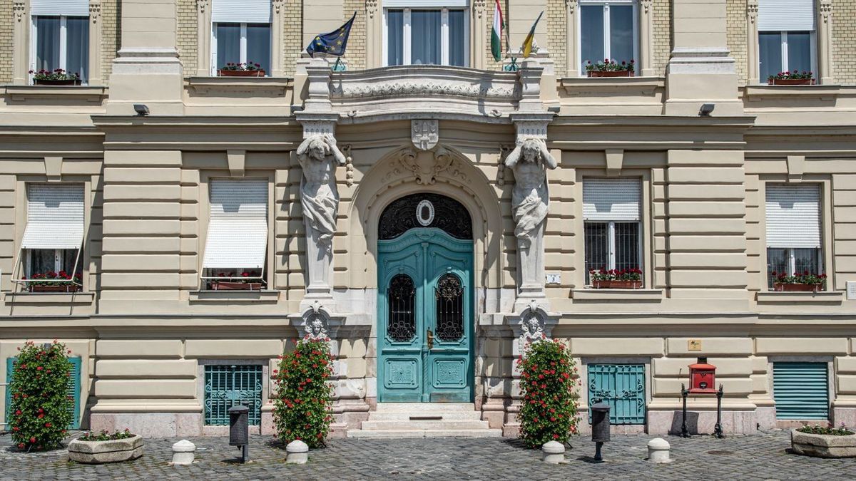 Korrupciós botrány Óbudán: négy embert is őrizetbe vettek