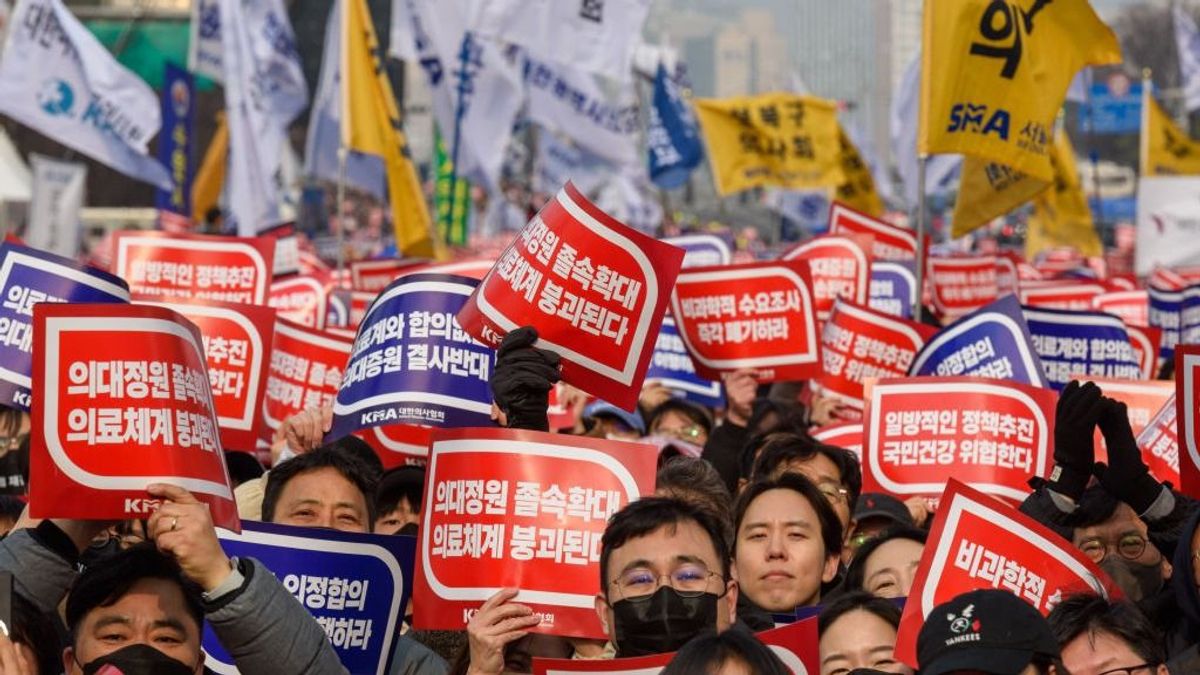 A koreai állam több tízmilliárd forintnyi támogatást ígért a tiltakozó orvosgyakornokoknak