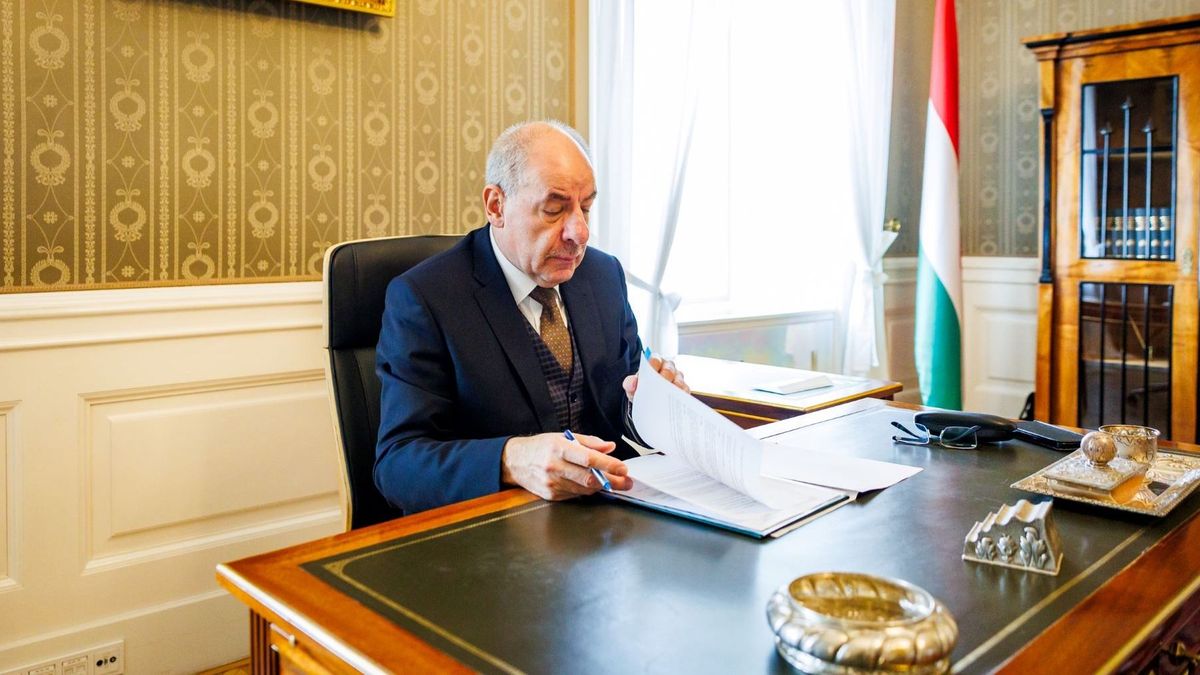 Megszületett Sulyok Tamás köztársasági elnök első döntése – az államfő aláírására várt a nyugati világ