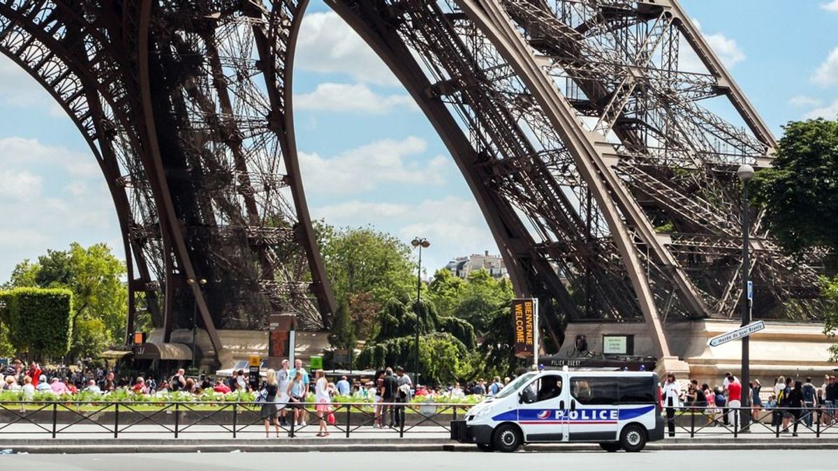 Középiskolákat fenyegettek terroristák Párizsban