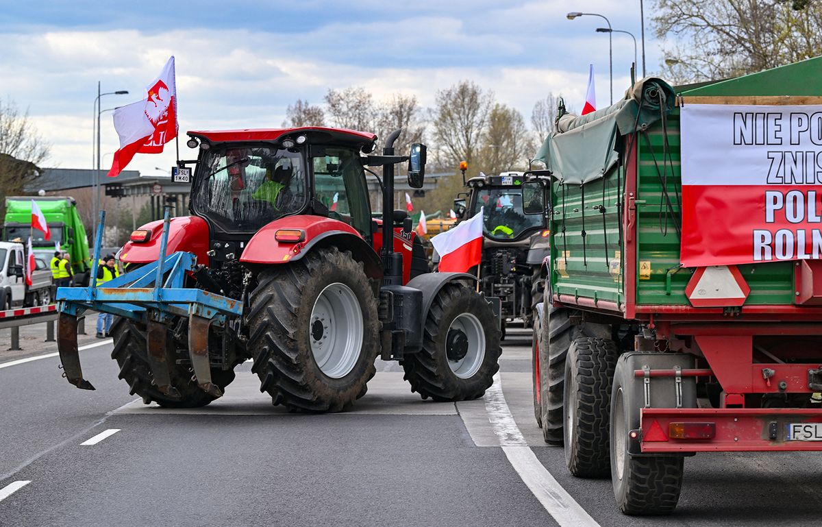 Farmers from Poland block German-Polish border