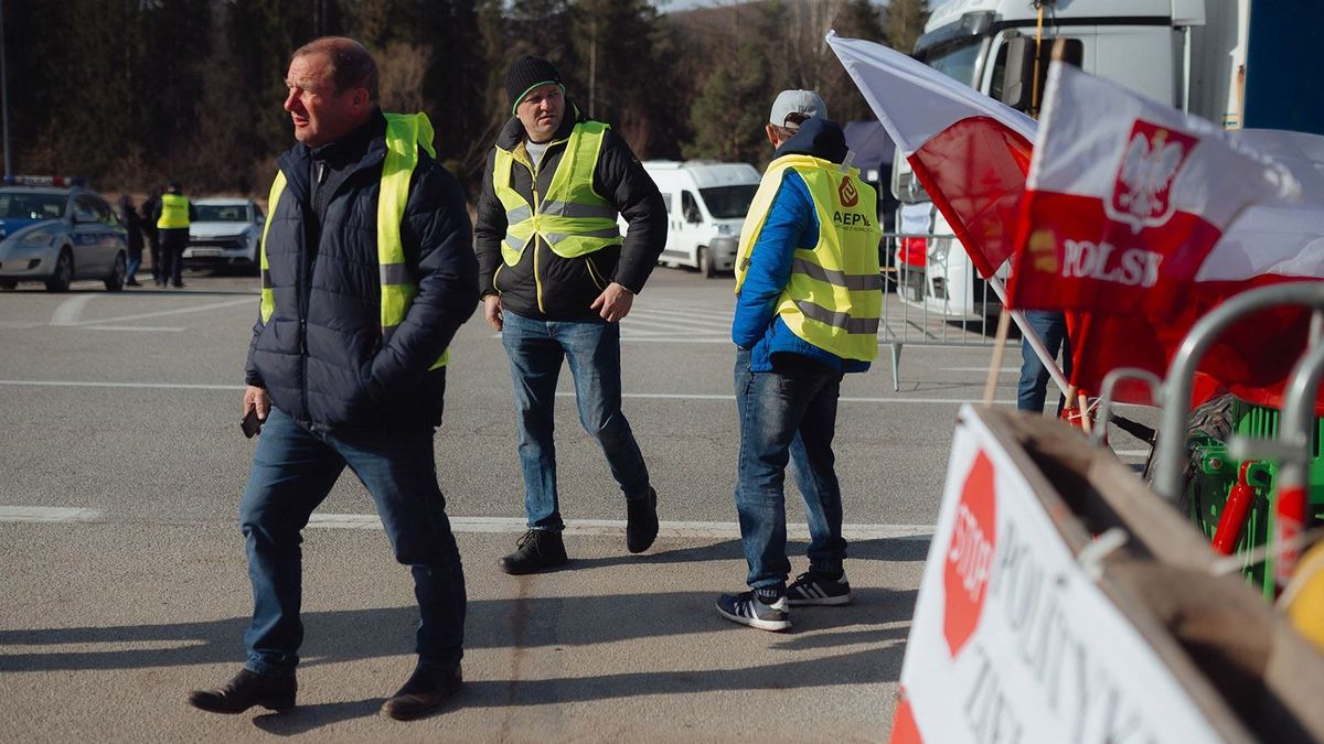 A lengyel gazdák már a szlovák határátkelőket is blokkolják
