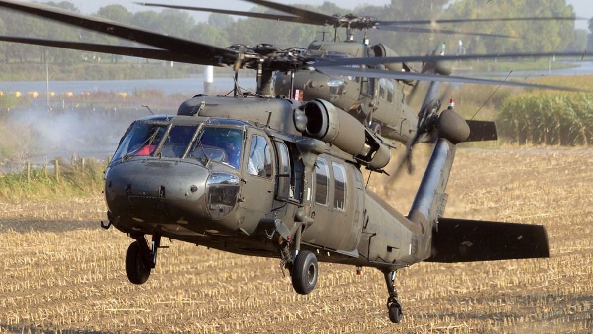 Milliárdokat követel a férfi, miután motoros szánnal hajtott egy Black Hawk helikopternek