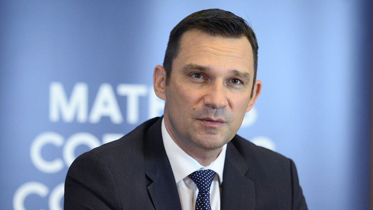 Építkezik a kormányfő új főtanácsadója – íme a tábornok, aki az ország megvédésében segít