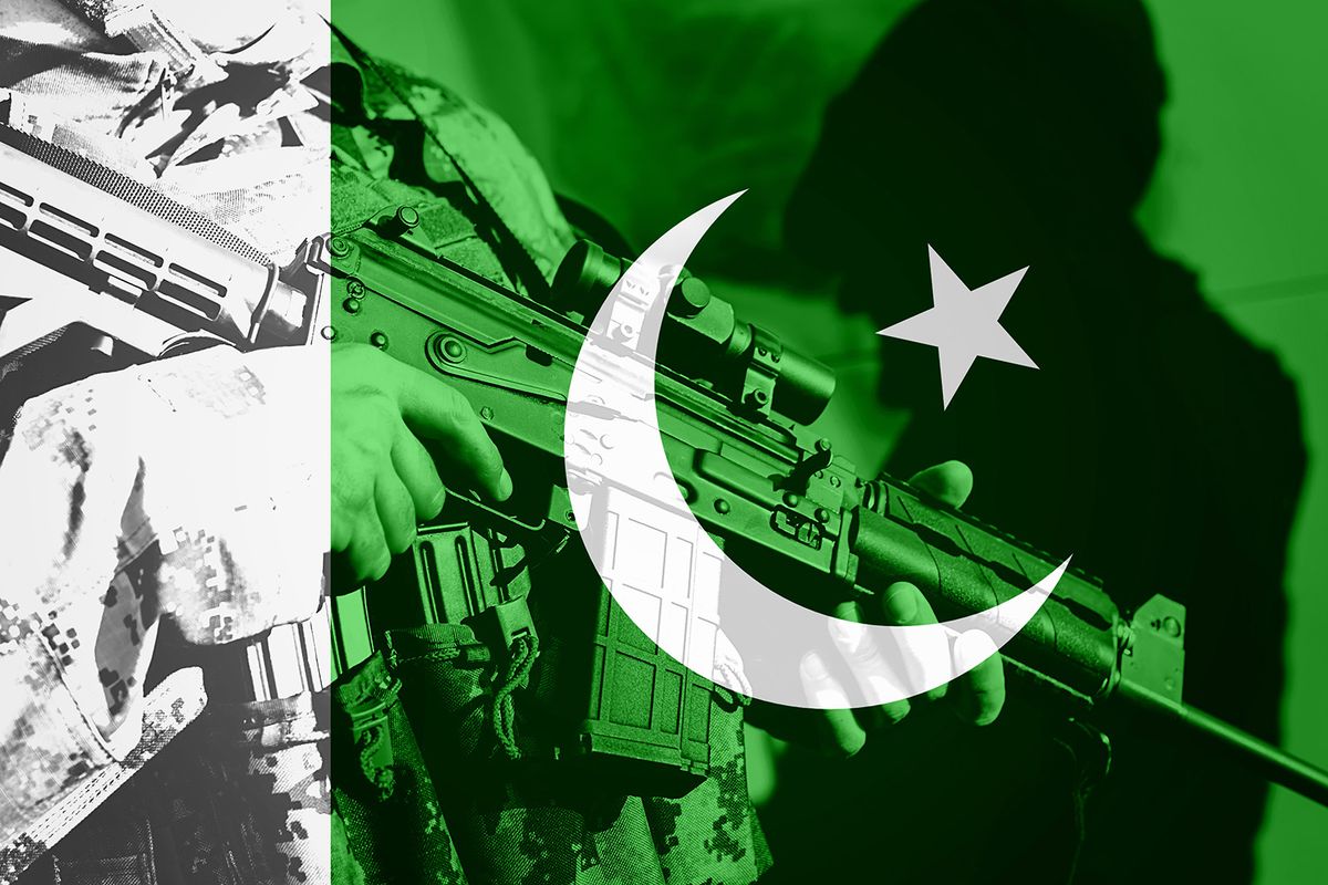 Soldier,With,Machine,Gun,With,National,Flag,Of,Pakistan