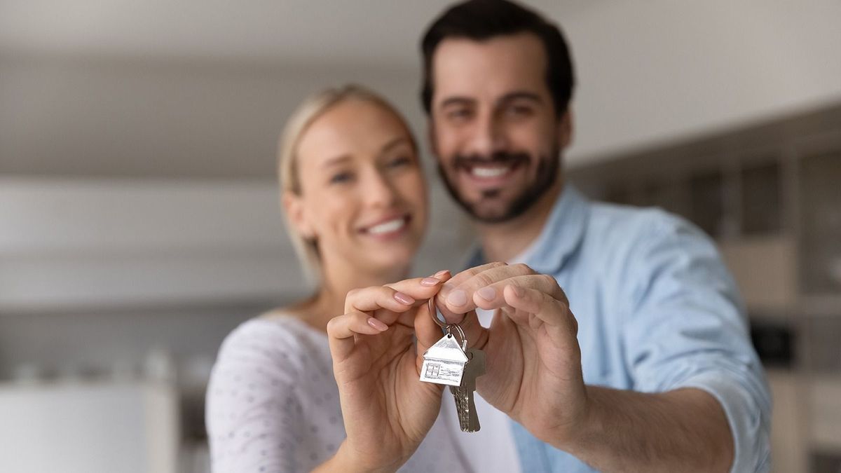 A Világgazdaság vidcastsorozata a lakásbiztosítási kampányról – 3. rész – Az első lakásra is feltétlenül érdemes biztosítást kötni