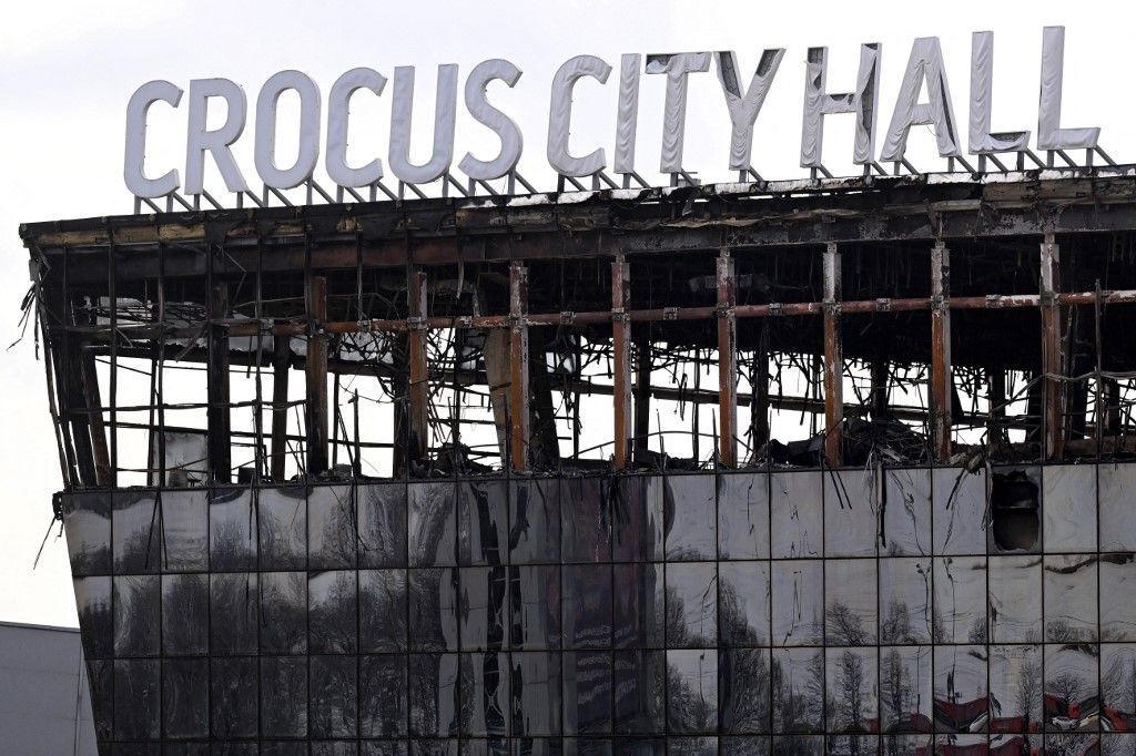A view shows the burnt-out Crocus City Hall concert venue in Krasnogorsk, outside Moscow, on March 26, 2024. At least 139 people were killed when gunmen in camouflage stormed Crocus City Hall, shooting spectators before setting the building on fire in the most fatal attack in Europe to have been claimed by Islamic State jihadists. (Photo by NATALIA KOLESNIKOVA / AFP)