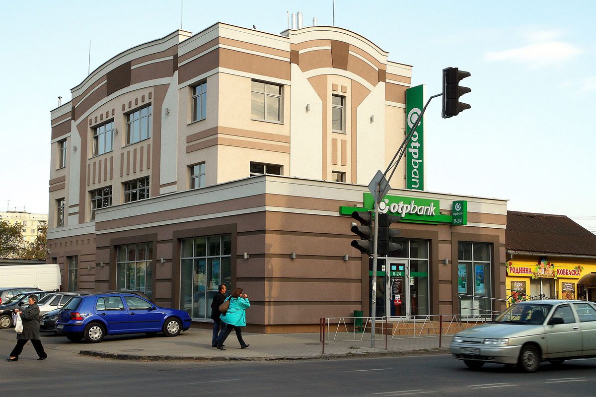 Ungvár, 2014. április 18.Az OTP Bank ukrán leánybankjának központi épülete Ungváron 2014. április 18-án. A további banki működés ellehetetlenülése miatt az OTP Bank április 18-ától beszünteti működését a Krímben.MTI Fotó: Nemes János