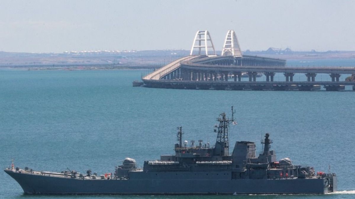 Orosz hadihajót semmisíthettek meg az ukránok a Krími hídnál
