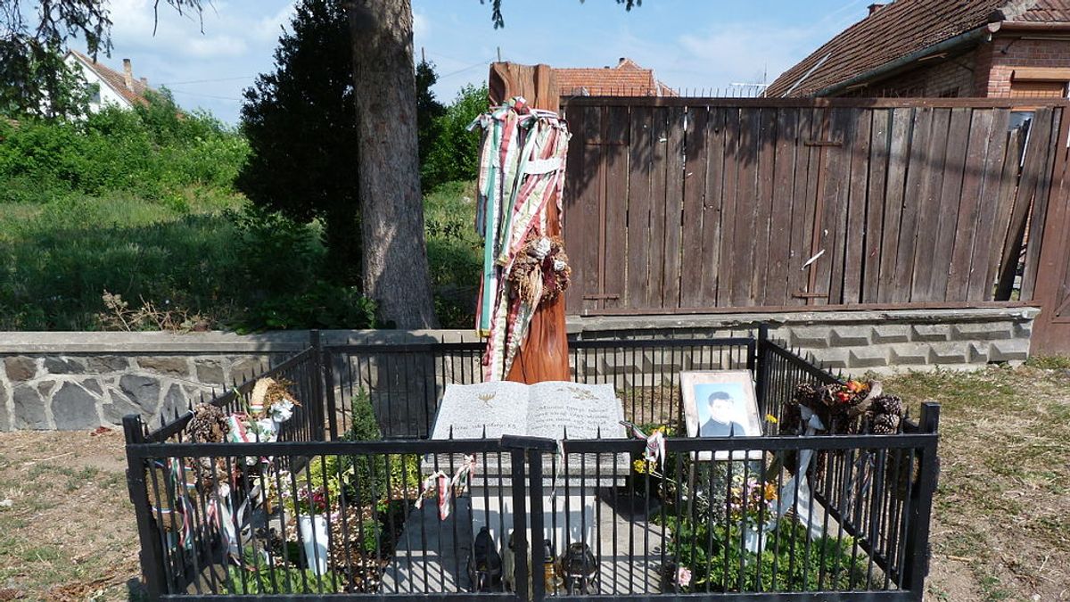 Brutálisan meglincselték egy kislány feltételezett gyilkosát a rendőrök jelenlétében