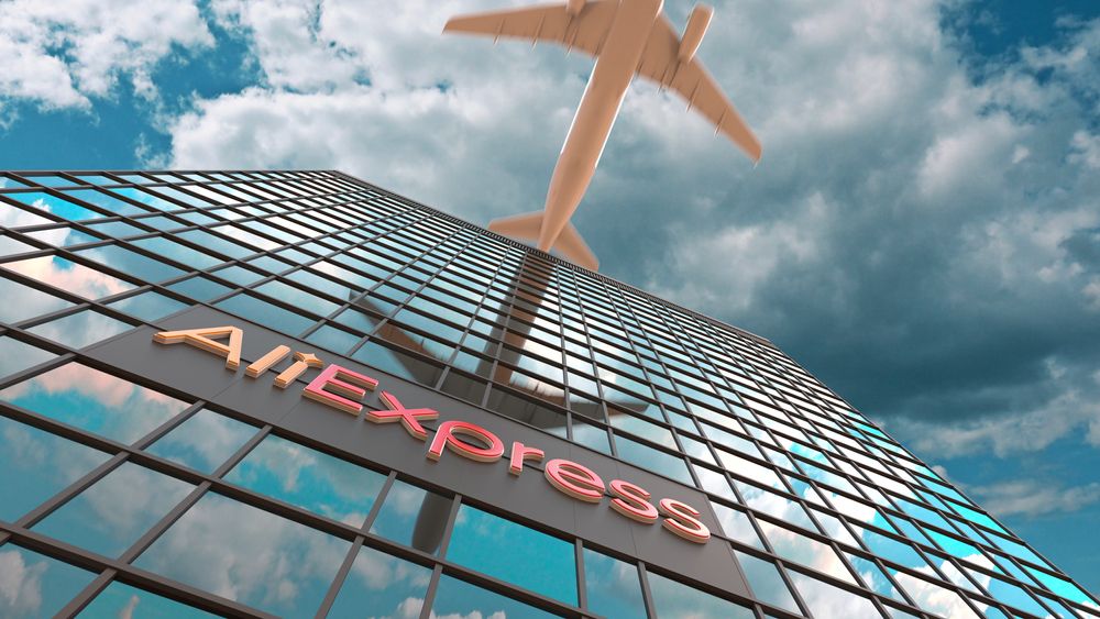 Aliexpress,Logo,On,A,Modern,Skyscraper,Reflecting,Clouds,And,Flying